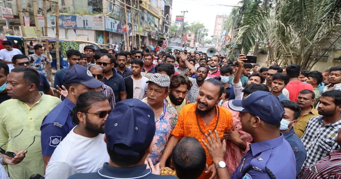 কুমিল্লায় হিন্দু বৌদ্ধ খ্রিস্টান ঐক্য পরিষদের মিছিলে হামলার ঘটনায় ২ যুবলীগ কর্মী গ্রেপ্তার