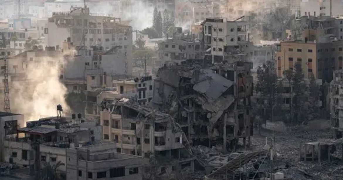 গাজার সংঘাতে না জড়াতে ‘ইরানকে সতর্ক করেছেন’ বাইডেন