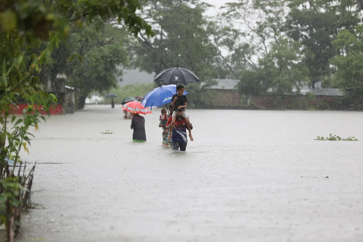 বৃষ্টি যে তিন কারণে এ সময়ে এত বেশি হচ্ছে