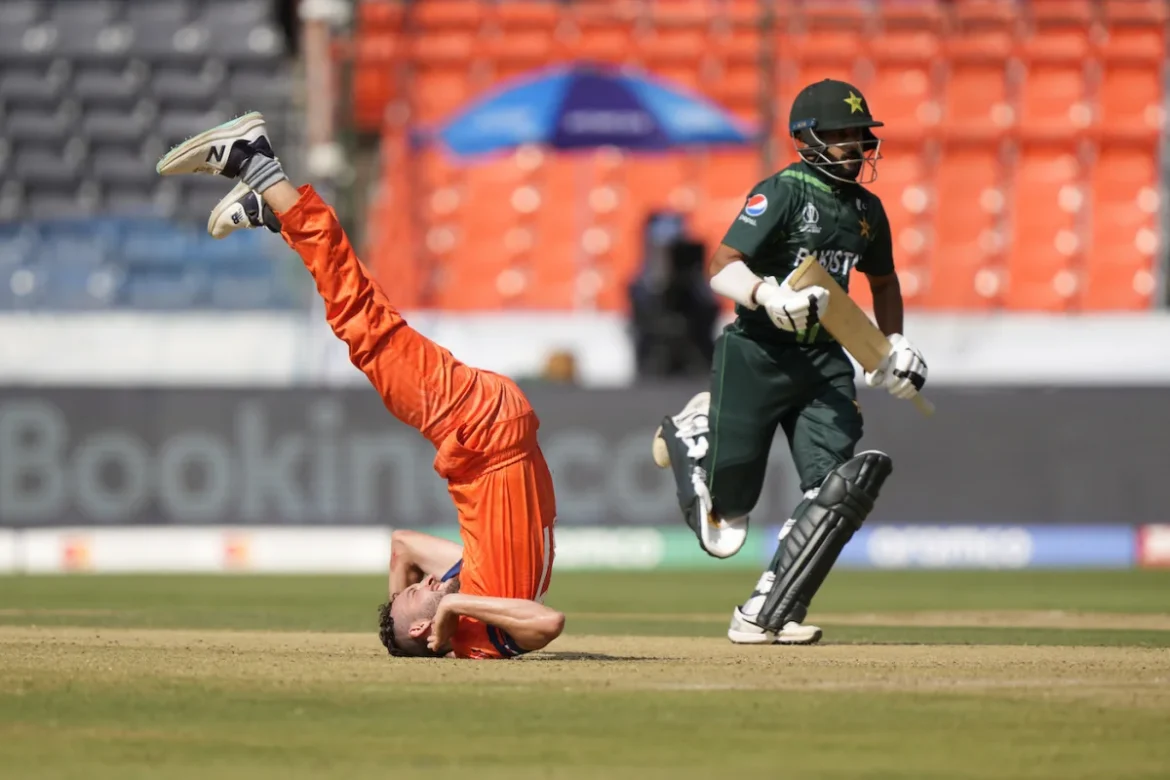 শুরুর ধাক্কা সামলে পাকিস্তানের ২৮৬ রানের পুঁজি