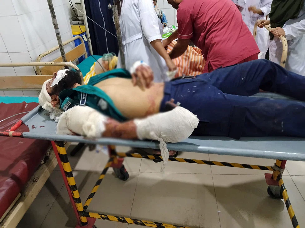 গাজীপুরে সাঁজোয়া যানের মধ্যে সাউন্ড গ্রেনেড বিস্ফোরণে ৩ পুলিশ আহত