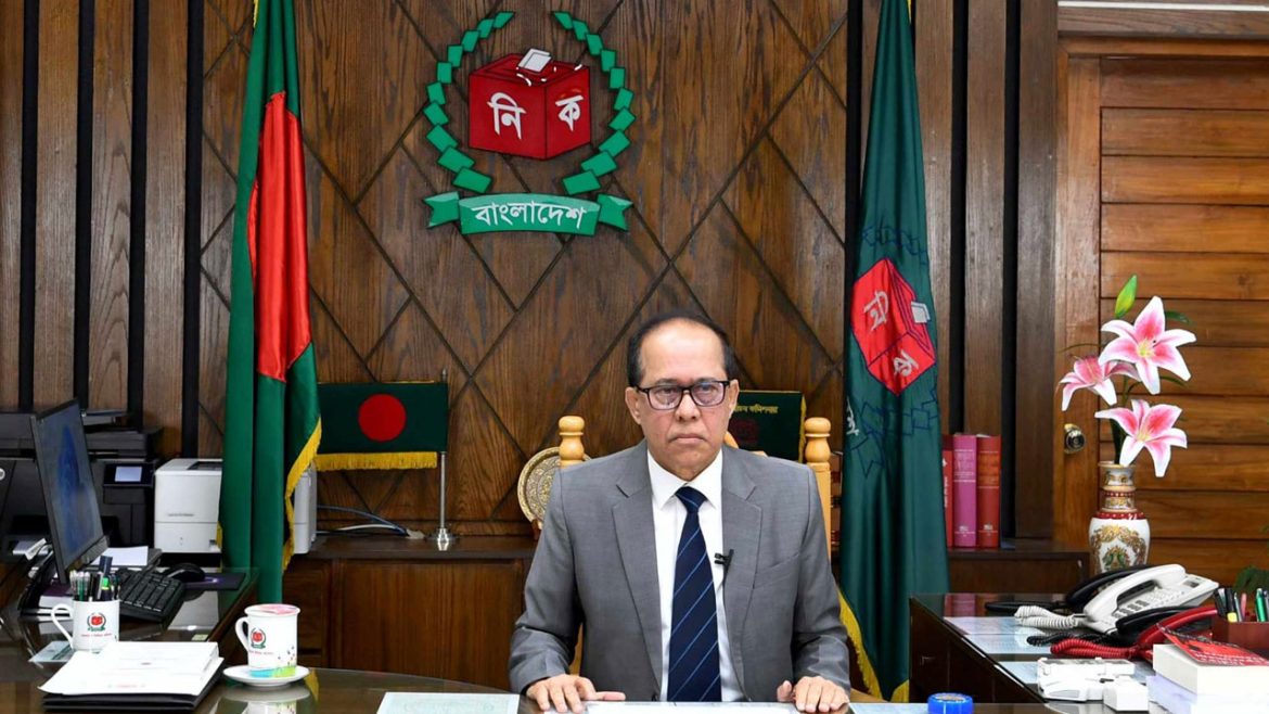 নির্বাচনে বাইরের থাবা পড়েছে : সিইসি