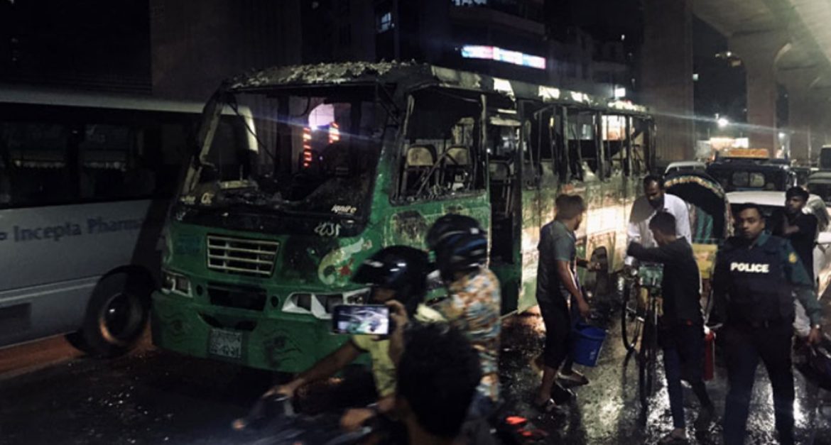 সন্ধ্যার পর রাজধানীতে ২ বাসে আগুন