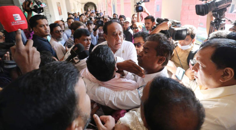সাংবাদিককে ঘুষি মারলেন আওয়ামীলীগ প্রার্থী মোস্তাফিজুর