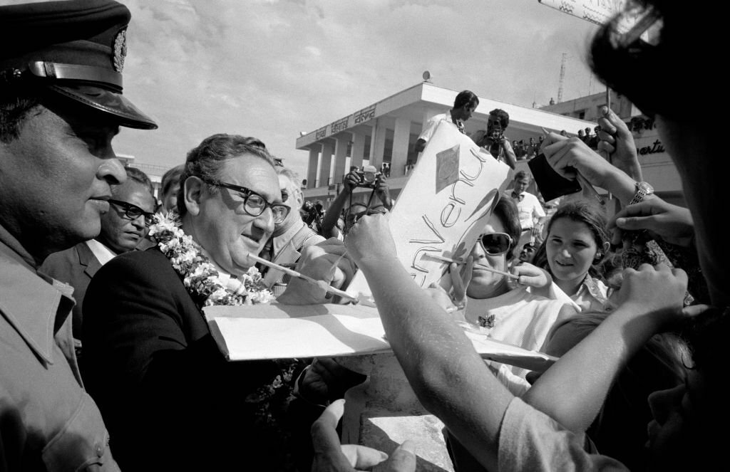 ১৯৭৪ সালের ৩০ অক্টোবর ঢাকায় হেনরি কিসিঞ্জার। ফাইল ফটো