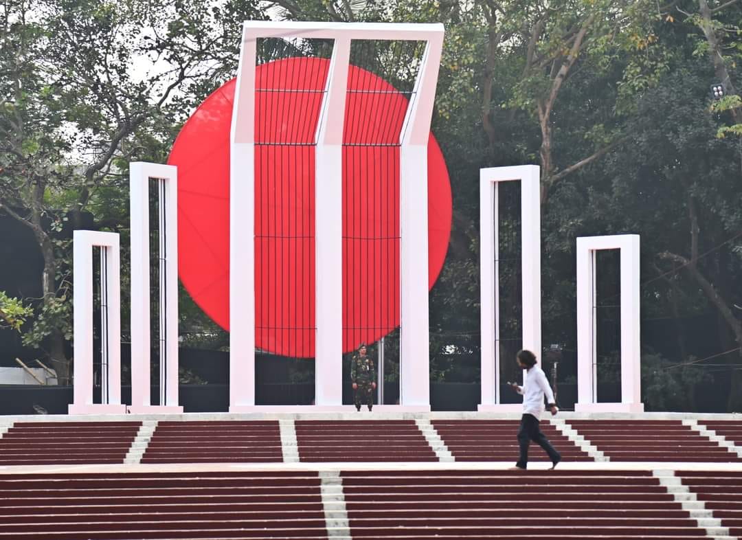 শহীদ মিনারে লাল বৃত্তটা কেন সারা বছর থাকে না?