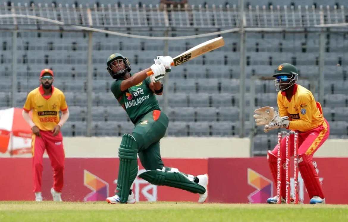 ৪৪ বলে ৫৪ রান করেছেন মাহমুদউল্লাহ