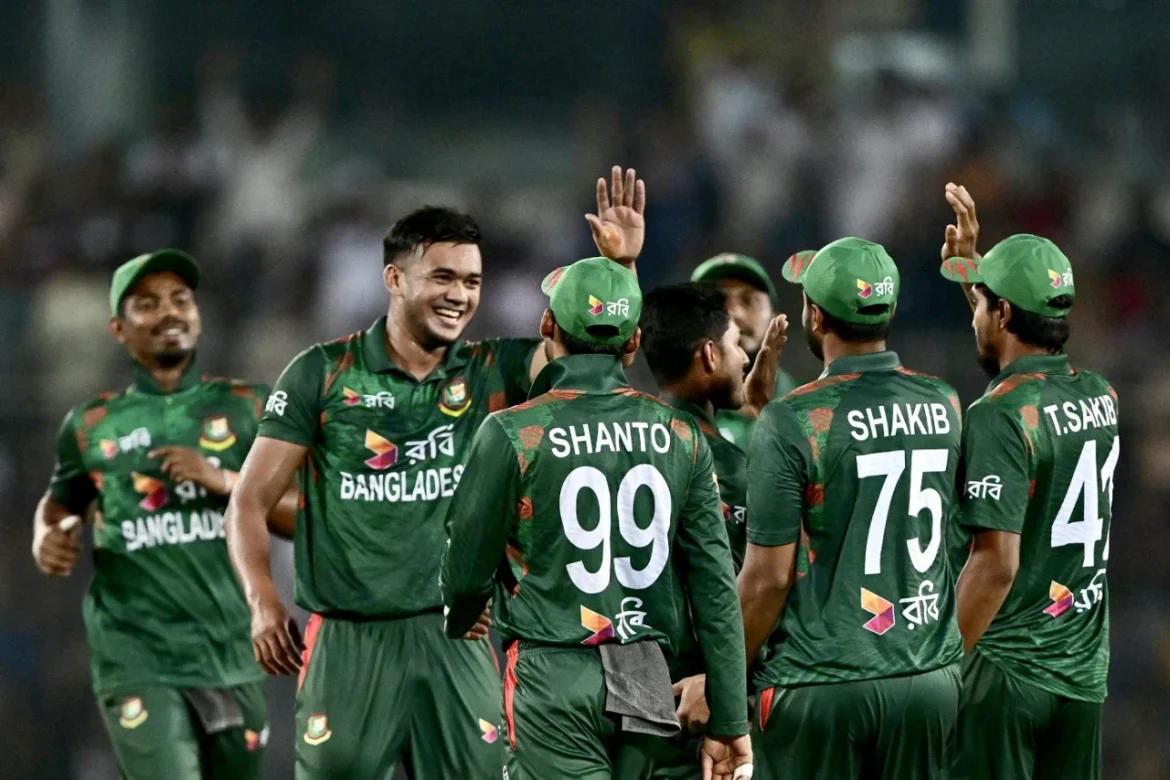 ইউকেট পাওয়ার পর তাসকিনের উদযাপন