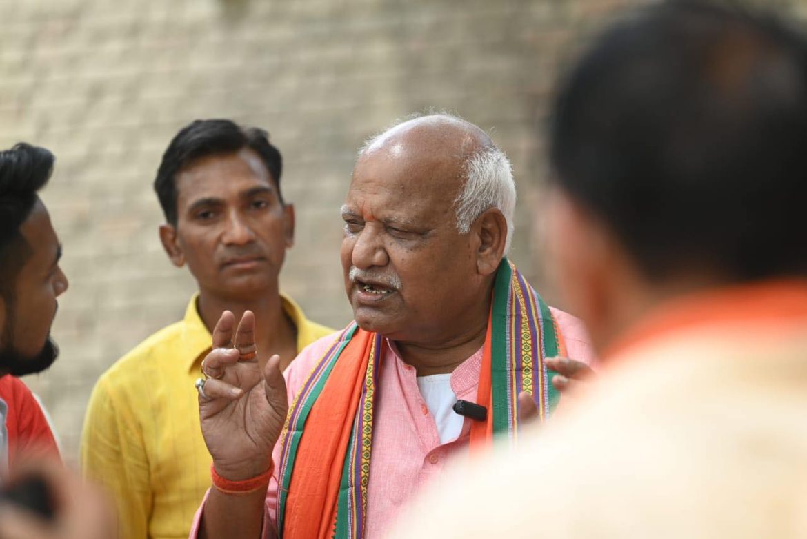 সমাজবাদী পার্টির প্রার্থী অবধেশ প্রসাদের কাছে হেরে গেছেন বিজেপির লাল্লু সিং। ২০১৪ ও ২০১৯ সালের লোকসভা নির্বাচনে এই আসনে টানা দুবার জয়ী হয়েছিলেন লাল্লু।