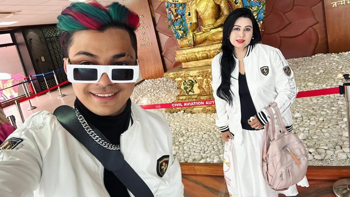 প্রিন্স মামুনের সেলফিতে লায়লা