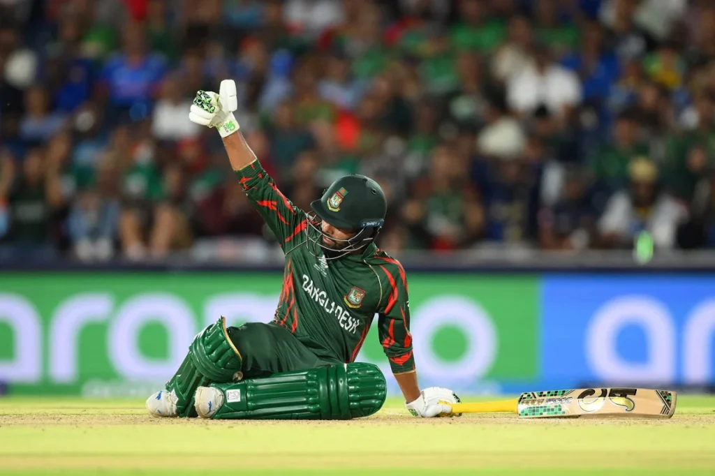 বাংলাদেশ বনাম শ্রীলঙ্কা ম্যাচের একটি দৃশ্যে তৌহিদ হৃদয়