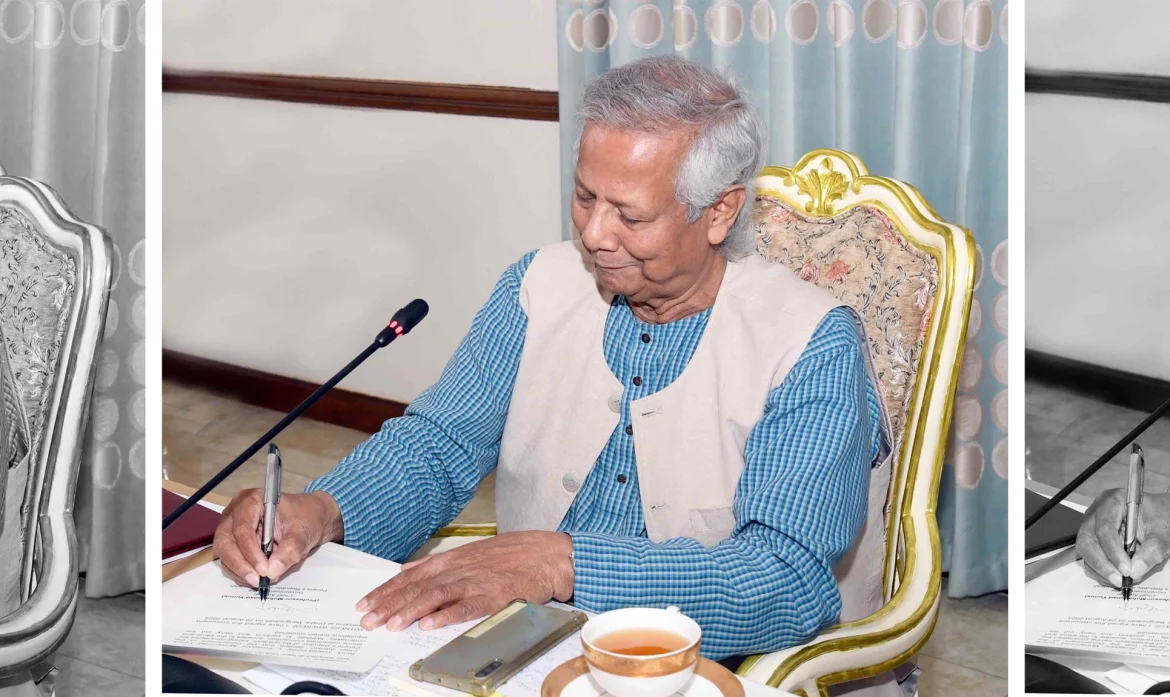 বৃহস্পতিবার রাষ্ট্রীয় অতিথি ভবন যমুনায় অন্তর্বর্তী সরকারের উপদেষ্টা পরিষদের বৈঠকে প্রধান উপদেষ্টা ড. মুহাম্মদ ইউনূস গুমবিরোধী আন্তর্জাতিক সনদে স্বাক্ষর করেন।