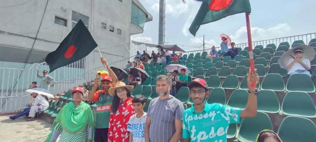 গ্যালারিতে ছিলেন বাংলাদেশীরাও