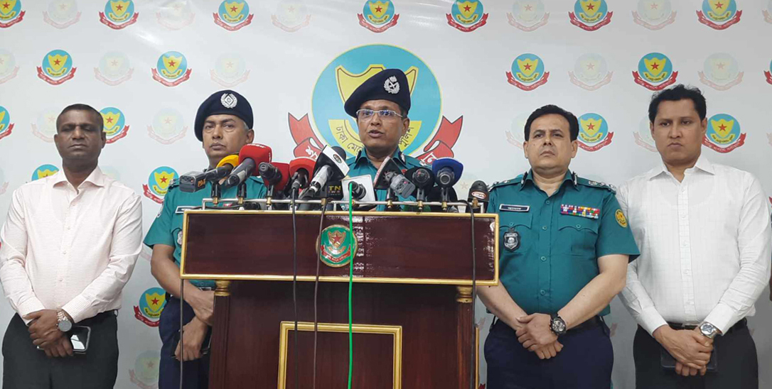সংবাদ সম্মেলনে কথা বলছেন ডিএমপি কমিশনার হাবিবুর রহমান
