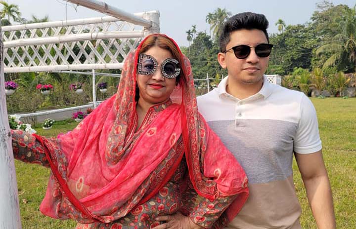 মা কামরুন্নাহার শিউলি ছিলেন কবিরহাট উপজেলা চেয়ারম্যান আর পুত্র সাবাব চৌধুরী ছিলেন সুবর্ণচর উপজেলা চেয়ারম্যান।