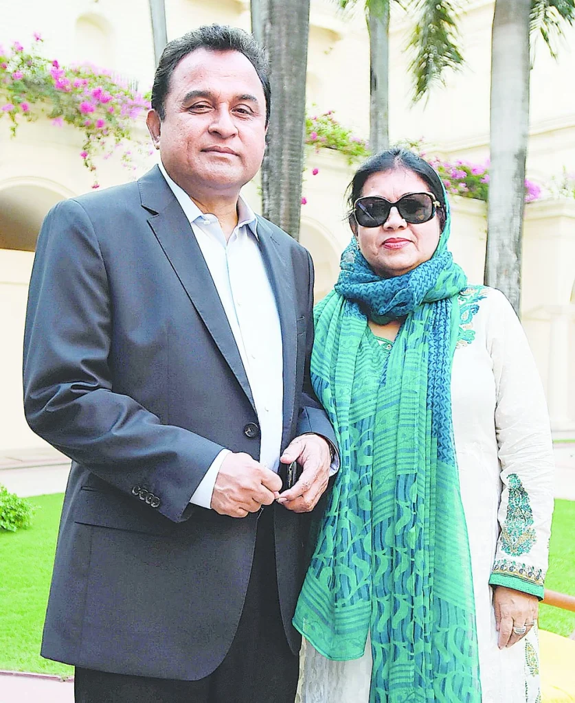 লোটাস কামাল ও কাশমিরি কামাল