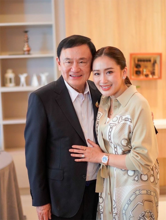 থাইল্যান্ডের সাবেক প্রধানমন্ত্রী ও ধনকুবের থাকসিন সিনাওয়াত্রা ও তার ৩৭ বছর বয়সী কন্যা পেতংতার্ন সিনাওয়াত্রা