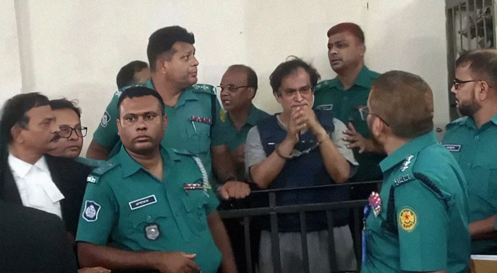 আদালতের কাঠগড়ায় কান্নারত হাজী সেলিম