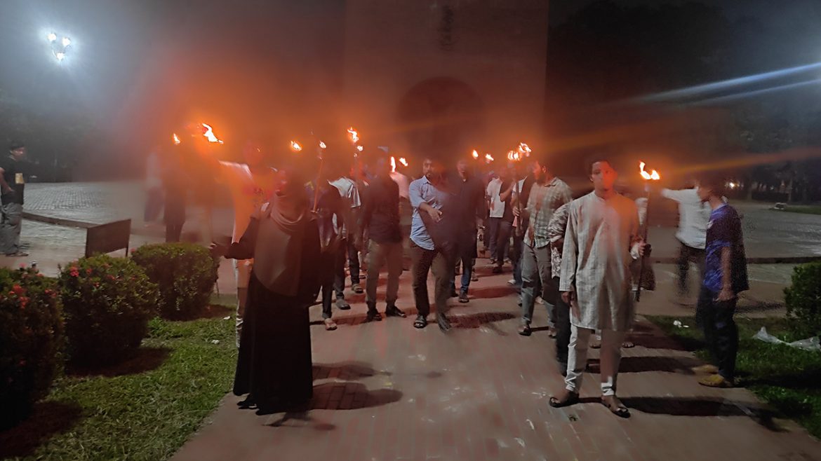 চুপ্পুর পদত্যাগ দাবিতে জাবিতে মশাল মিছিল