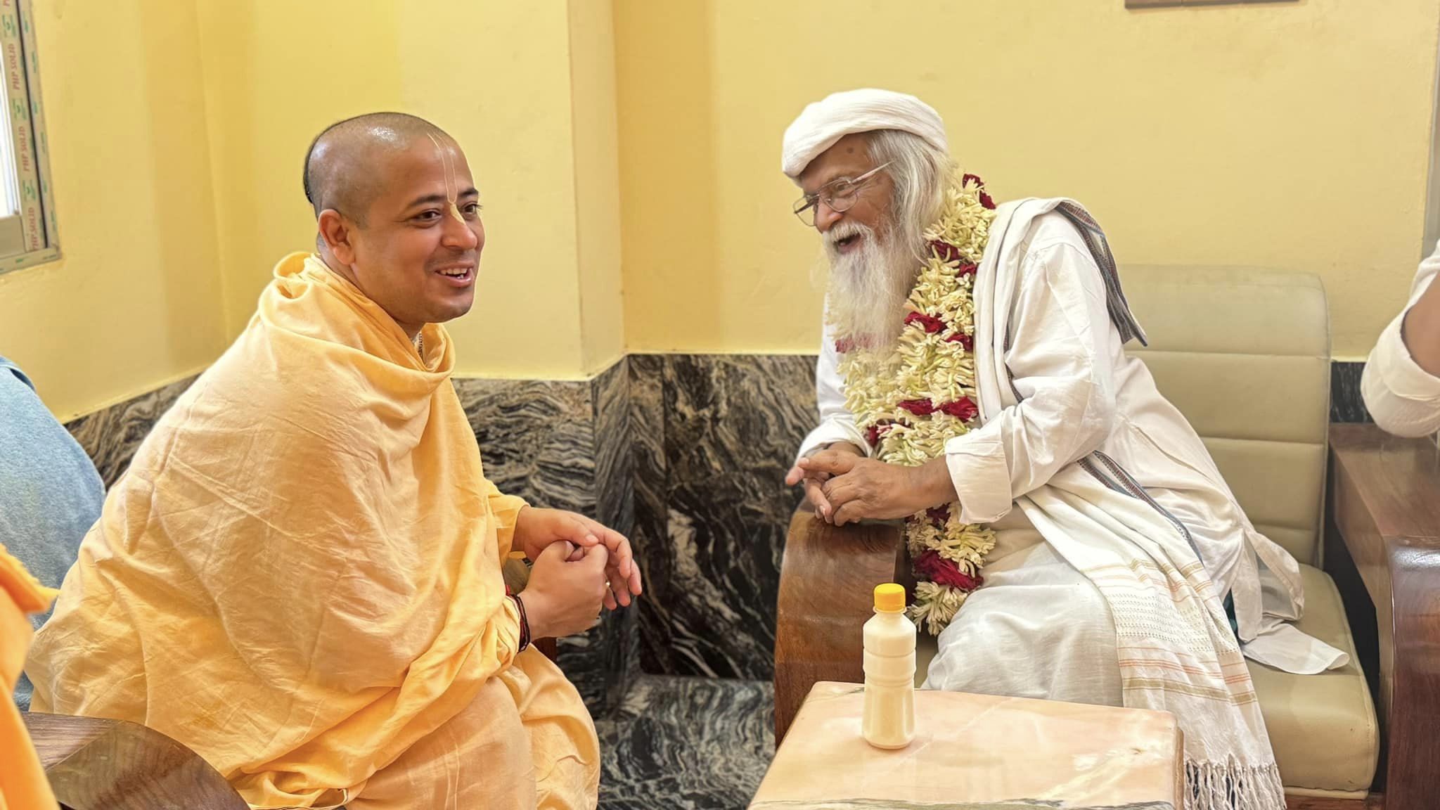 চিন্ময় কৃষ্ণ দাস ব্রহ্মচারীর সঙ্গে ফরহাদ মজহার