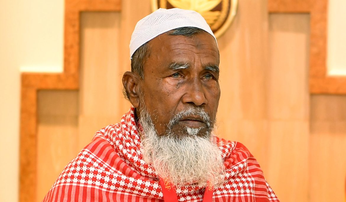 আবু সাঈদের বাবা মকবুল হোসেন। ফাইল ফটো