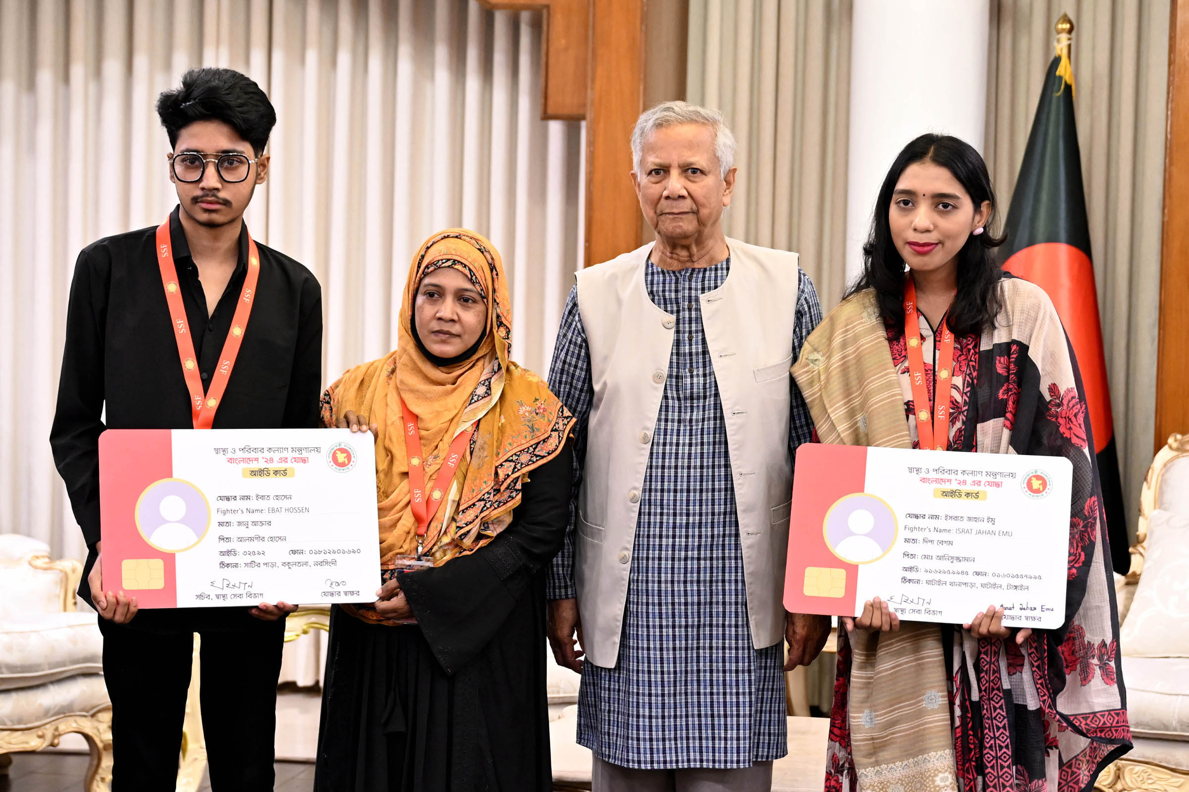 জুলাই বিপ্লবে আহত যোদ্ধাদের মাঝে স্বাস্থ্য কার্ড বিতরণ কাযক্রম উদ্বোধন করেন প্রধান উপদেষ্টা