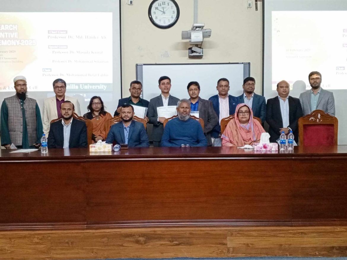 প্রণোদনা প্রাপ্তদের কয়েকজন।