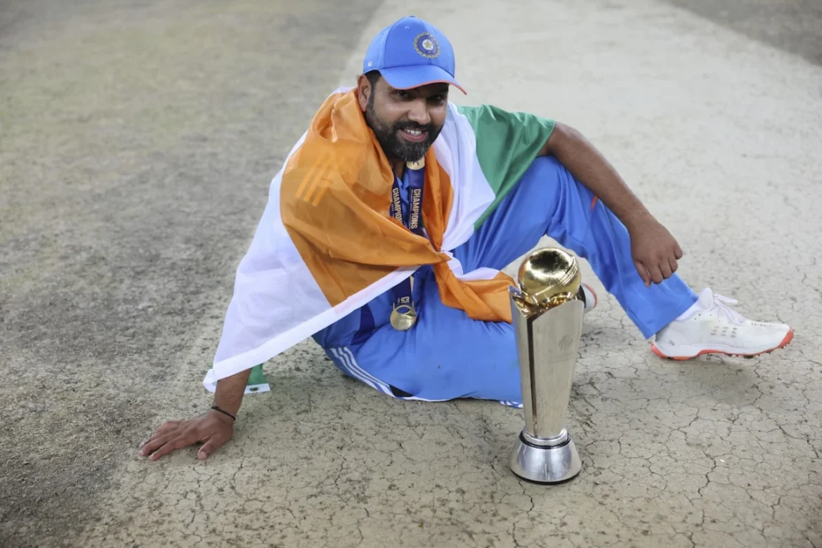 পতাকা গায়ে ট্রফি নিয়ে বসে আছেন রোহিত শর্মা