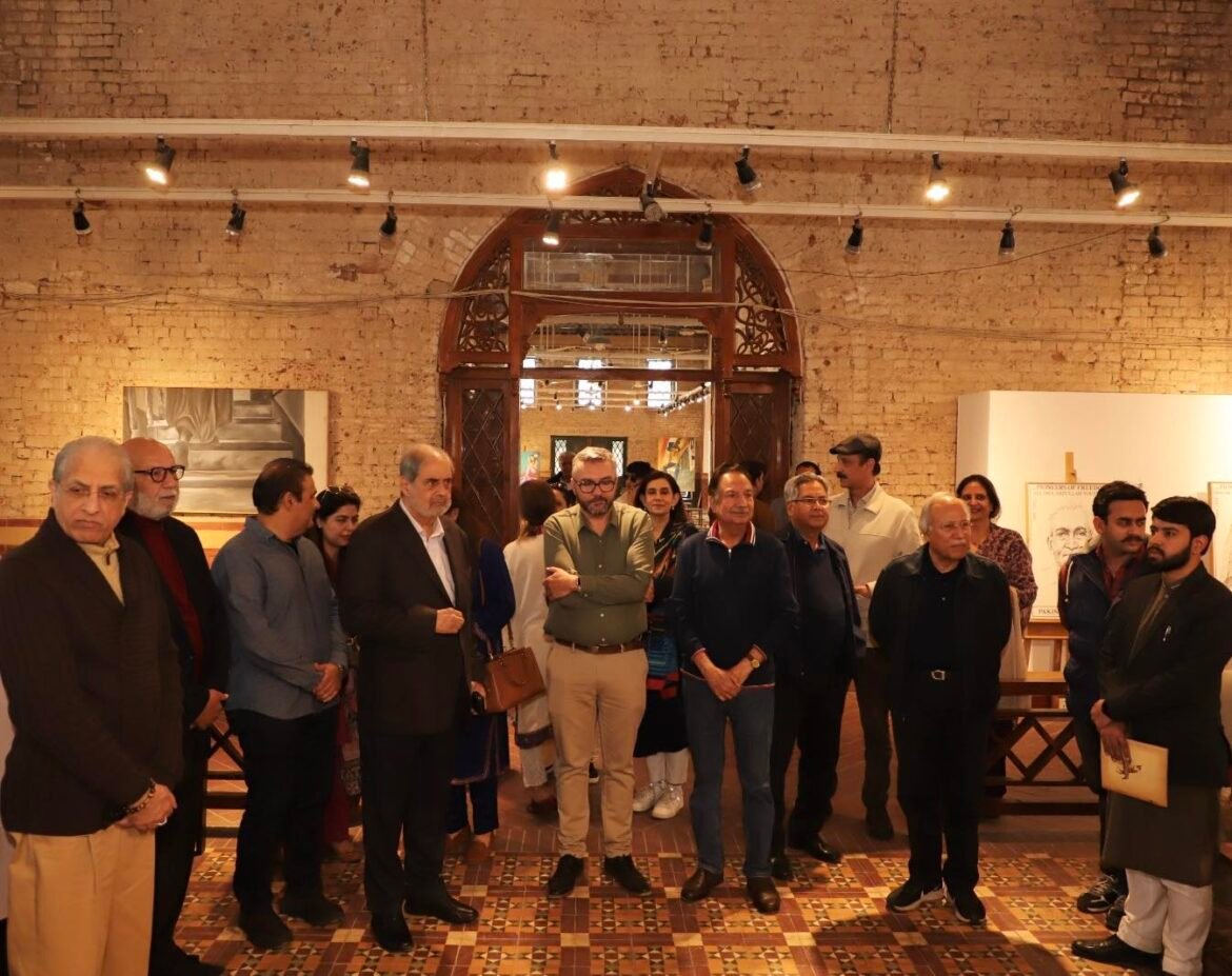 ওয়ালড সিটি লাহোর অথরিটির প্রতিনিধিদলের একাংশ