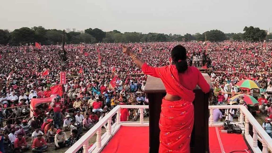 ব্রিগেডে বক্তব্যরত বন্যা টুডু