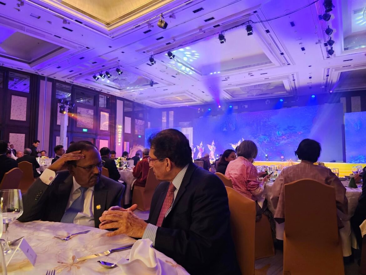 ভারতের জাতীয় নিরাপত্তা উপদেষ্টা অজিত দোভালের সঙ্গে খলিলুর রহমান, ব্যাংককে বিমসটেক সম্মেলন ২০২৫-এ তোলা ছবি।