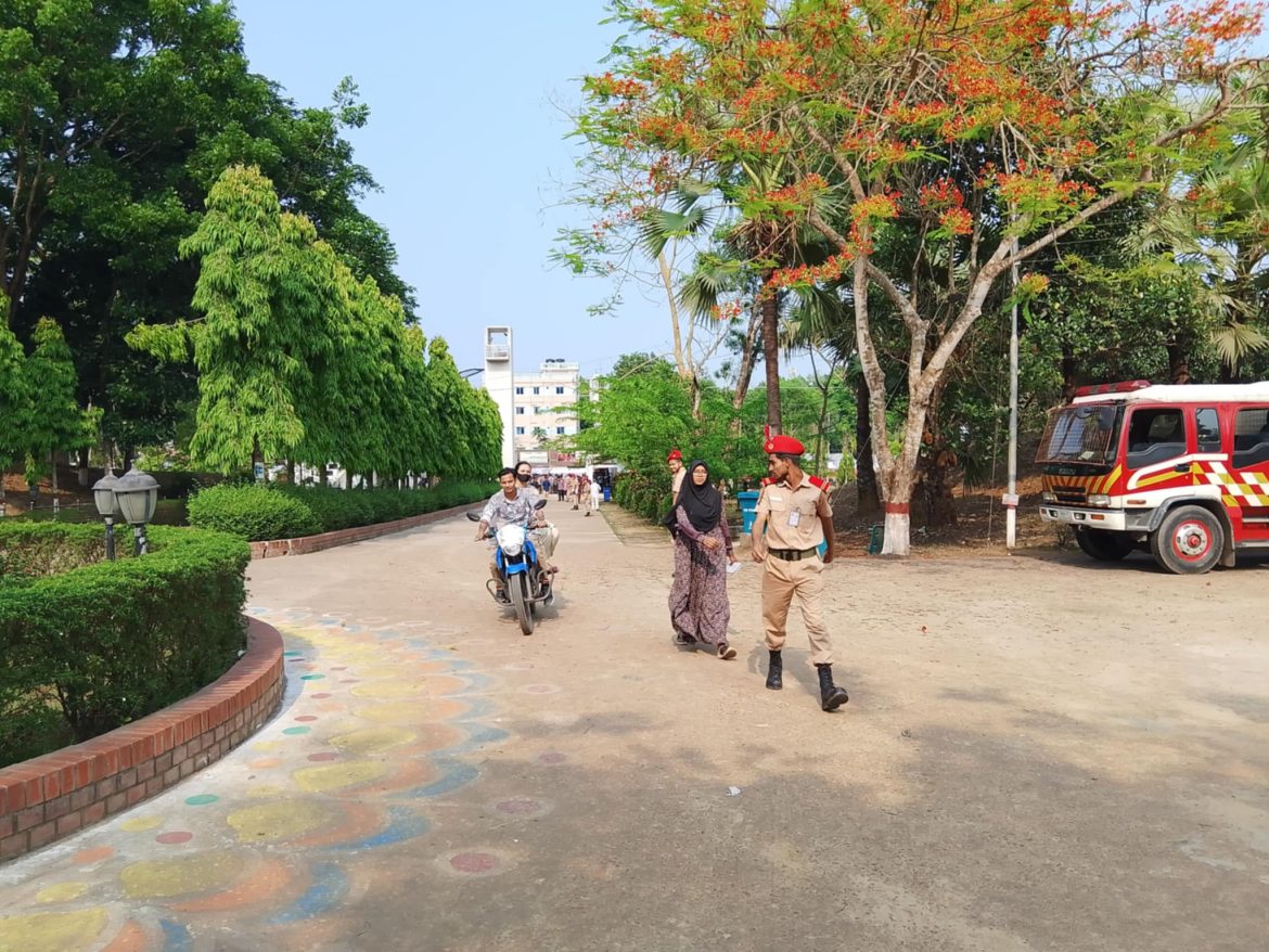 কুবিতে পরীক্ষার্থীদের আগমণের দৃশ্য