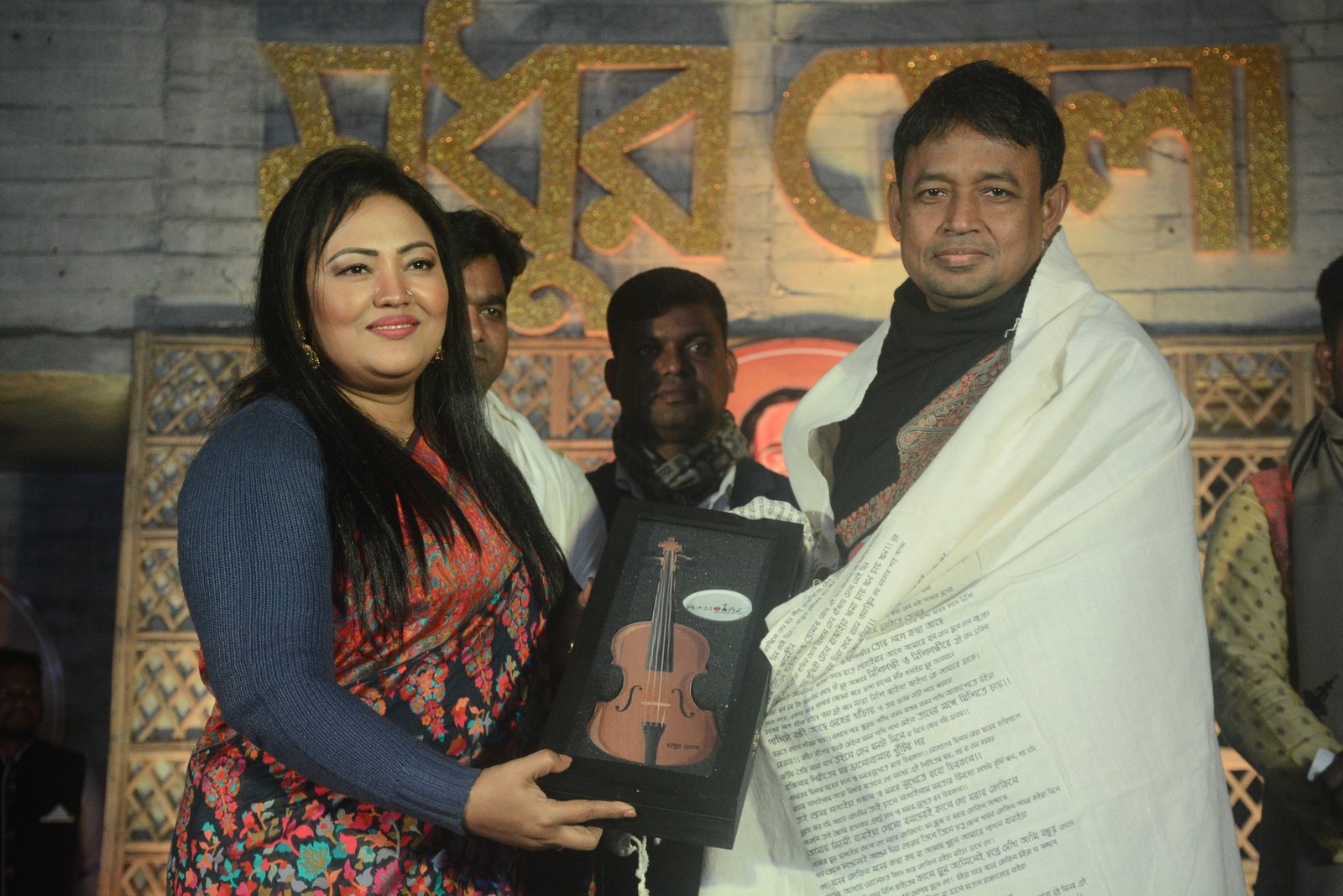 ডিবি হারুনের সঙ্গে মধুর মেলায় মমতাজ। ফাইল ফটো