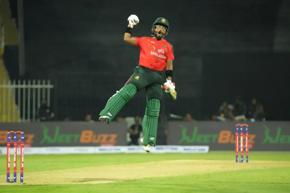 ঝড়ো ইনিংস খেলে সেঞ্চুরি করার পর ইমনের উদযাপন