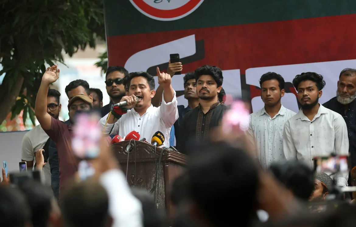 সমাবেশে বক্তব্য দেন এনসিপির মুখ্য সংগঠক (উত্তরাঞ্চল) সারজিস আলম