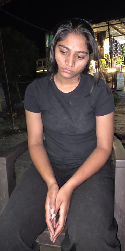 হত্যাকাণ্ডের পর আটক স্ত্রী