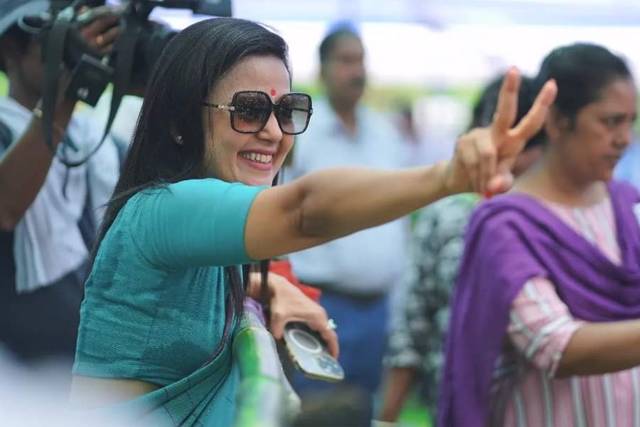 মহুয়া মৈত্র