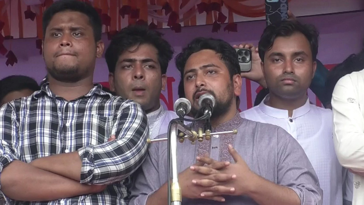 যশোরে এনসিপির পথসভায় নেতৃবৃন্দ