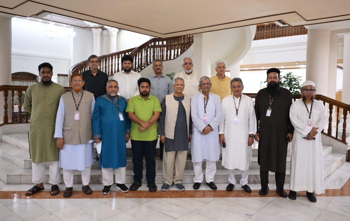 যমুনায় প্রধান উপদেষ্টার সঙ্গে চার দলের নেতারা