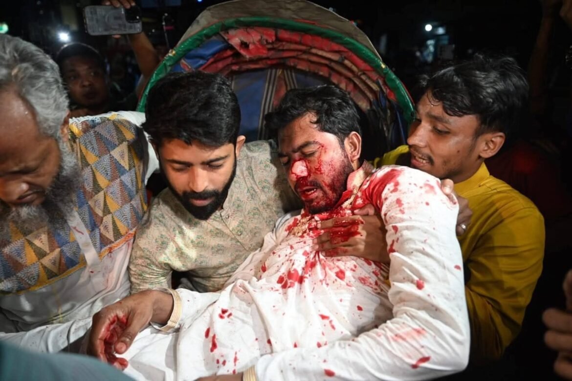 আহত নুরকে হাসপাতালে নেওয়া হচ্ছে।