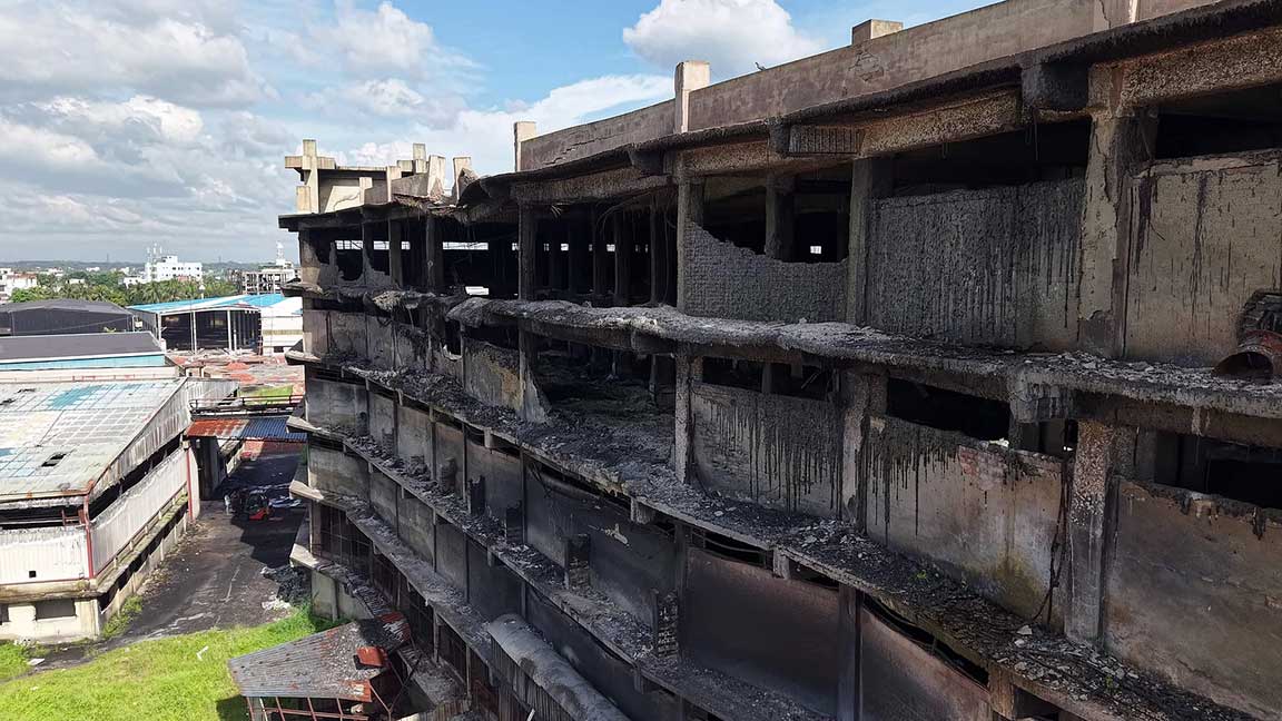 পুড়ে যাওয়া গাজী টায়ার্স ফ্যাক্টরি