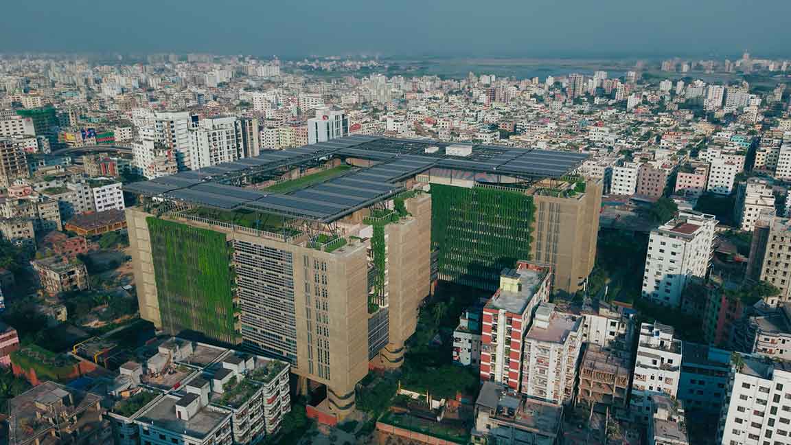 রাজধানীর মেরুল বাড্ডায় সাত একর জায়গায় নির্মিত ব্র্যাক বিশ্ববিদ্যালয়