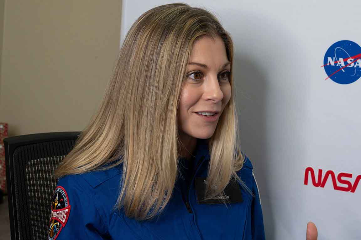 অ্যানা মেনন (৩৯): ডিউক বিশ্ববিদ্যালয় থেকে বায়োমেডিক্যাল ইঞ্জিনিয়ার, ইতিমধ্যেই স্পেসএক্সের ‘পোলারিস ডন’ মিশনে মহাকাশে গেছেন।