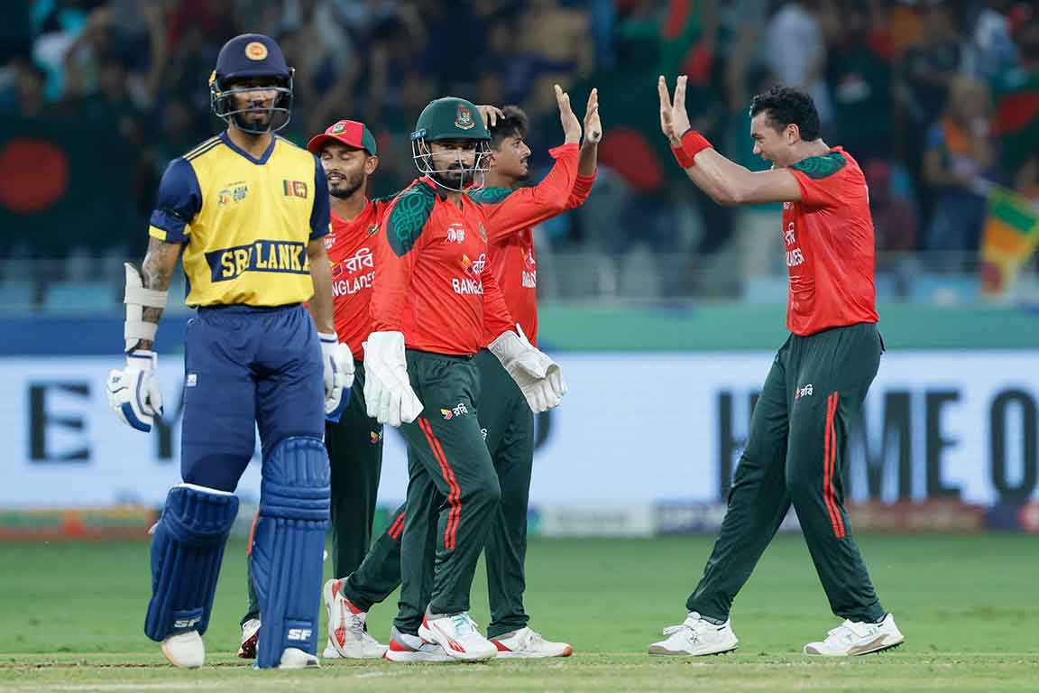 তাসকিনের সঙ্গে শেখ মেহেদী হাসানের উদযাপন