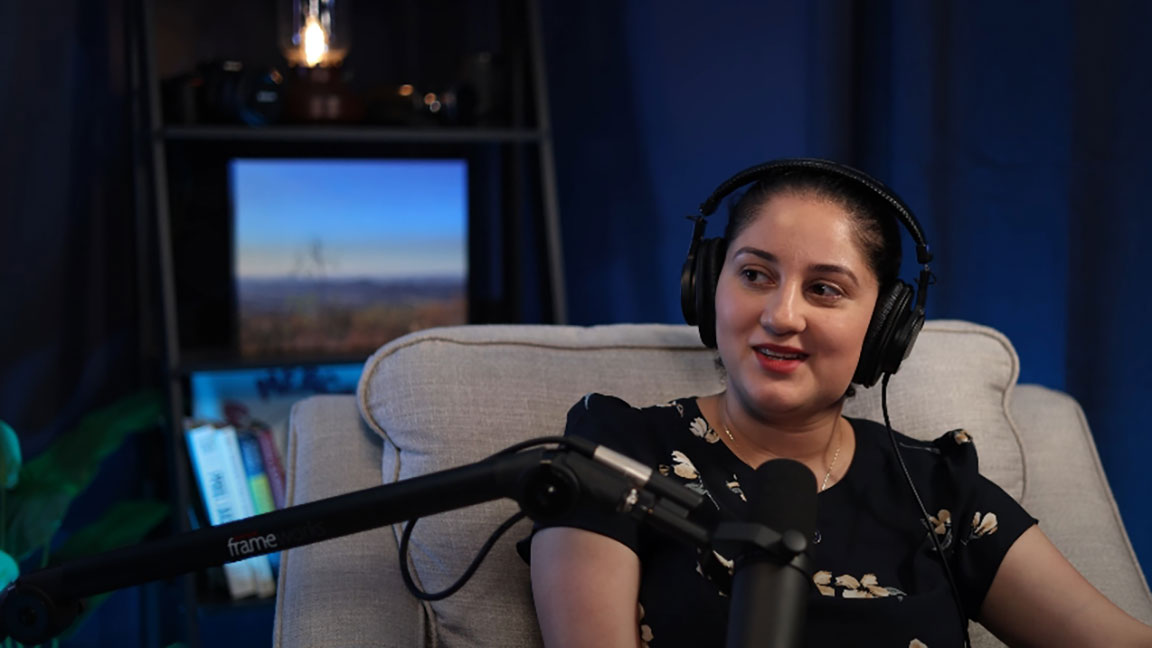 পডকাস্টে কথা বলছেন পবনদীপ কৌর খিন্দা