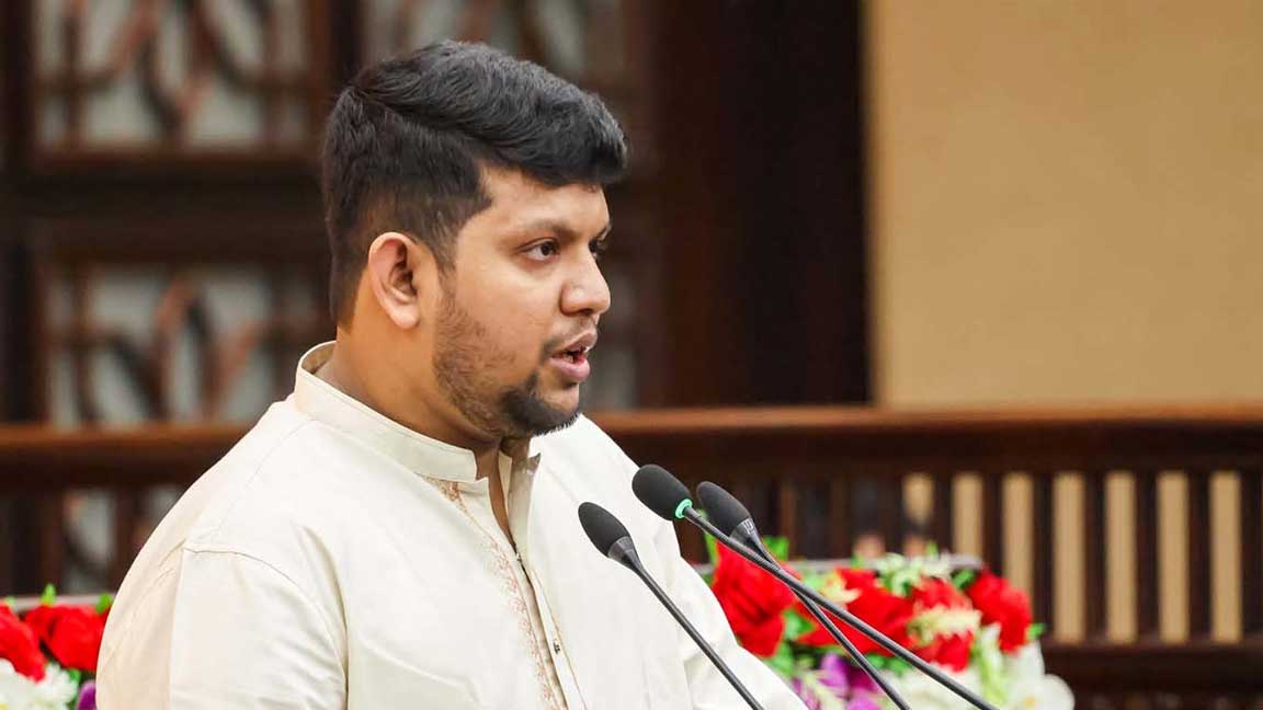 প্রধান উপদেষ্টার কার্যালয়ে বিটিভি আয়োজিত ‘নতুন কুঁড়ি ২০২৫’ প্রতিযোগিতায় বিজয়ী শিশুশিল্পীদের পুরস্কার প্রদান অনুষ্ঠানে বক্তব্য দিচ্ছেন তথ্য উপদেষ্টা মাহফুজ আলম